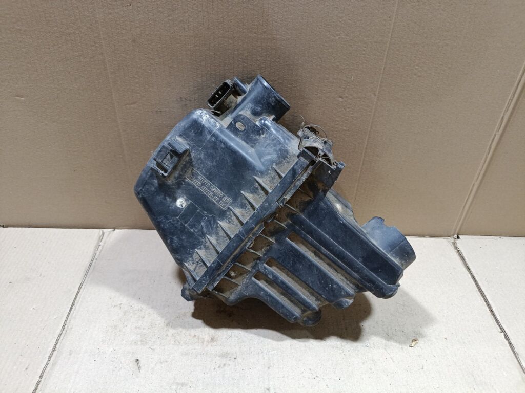 Корпус воздушного фильтра 17700-21050 на Toyota Succeed NCP51V 1NZ-FE Фото 2