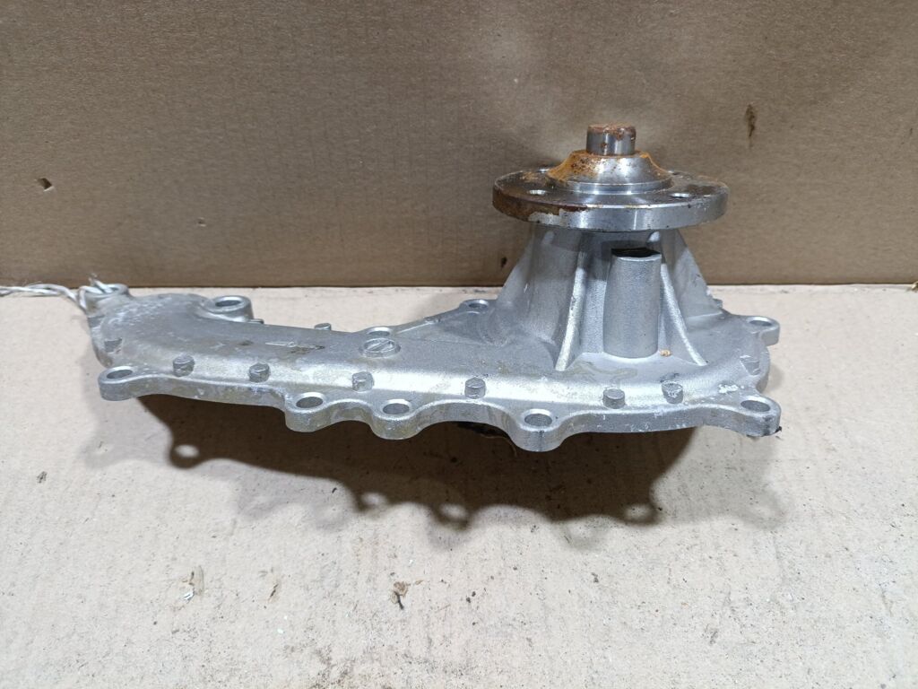 Помпа 16100-79155, 16100-79265, 16100-79455 на Toyota Hiace RZH100G 1RZ-E Фото 2