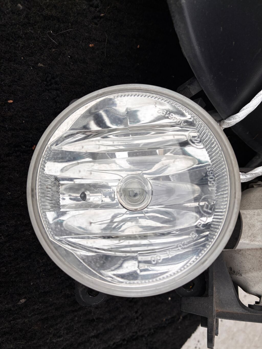 Туманка бамперная на Peugeot 208 9810738177