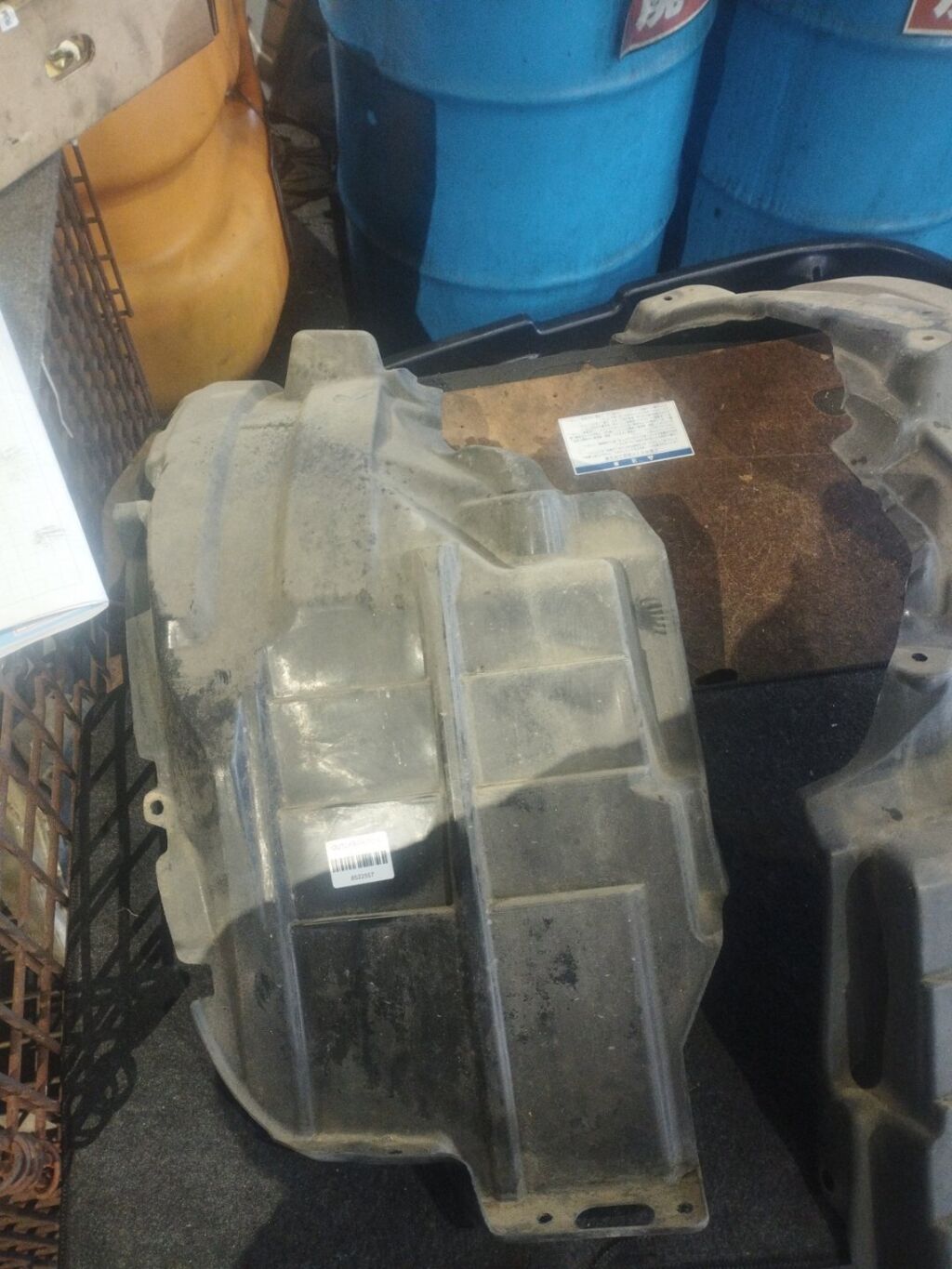 Подкрылок на Mitsubishi Outlander CW5W 4B12 5370A072  5370A954, Переднее Правое расположение