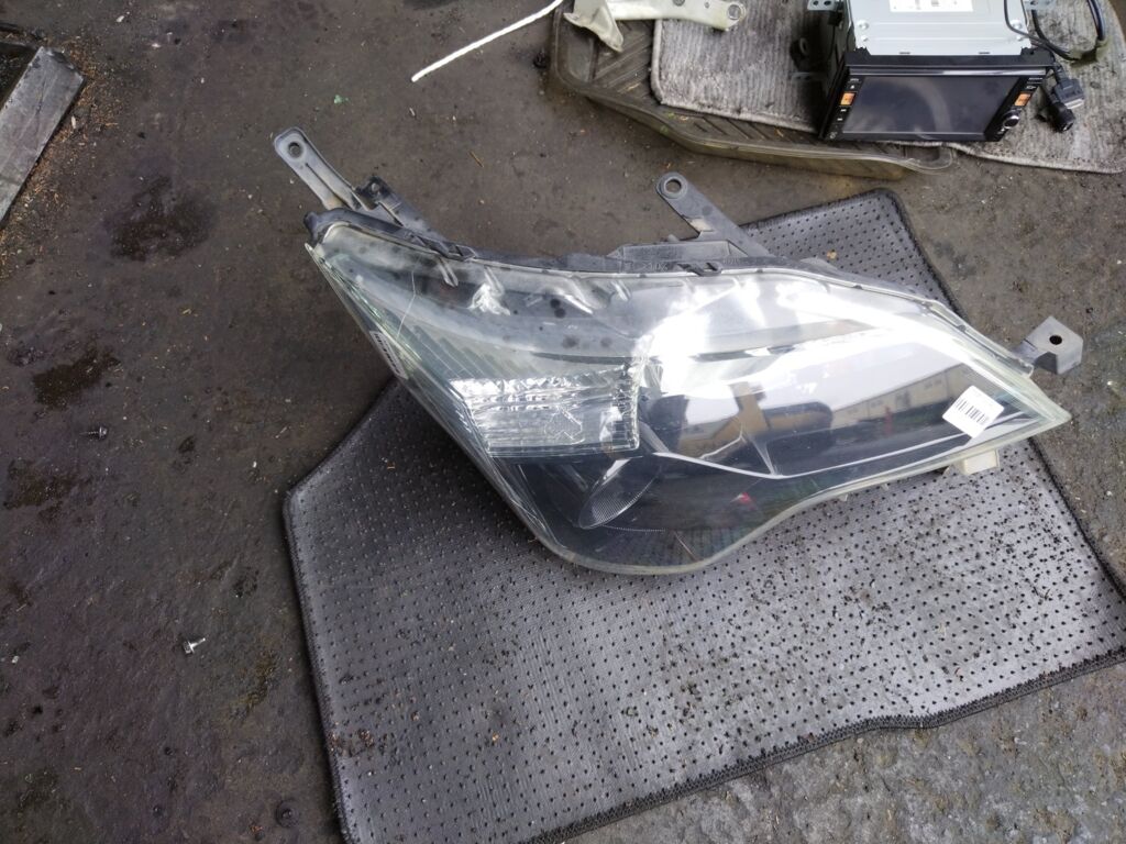 Фара на Toyota Spade NCP141 52-260, Правое расположение