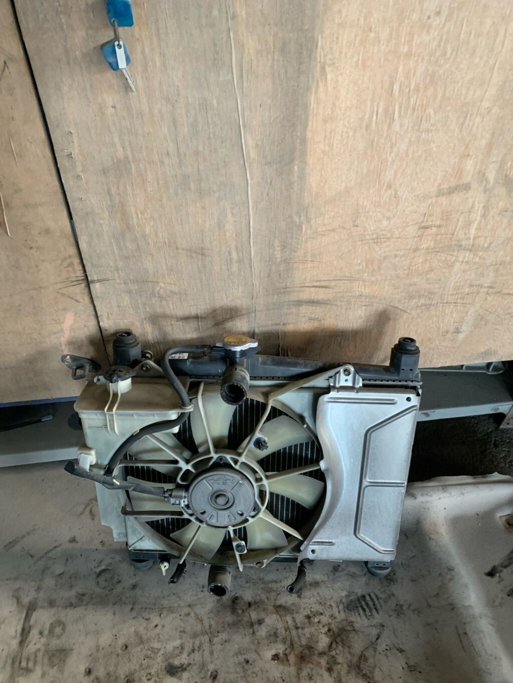 Радиатор ДВС на Toyota Vitz SCP10 1SZ-FE 16400-0J010  16400-0J020  16400-0J050  16400-23080  16400-23090  16400-23091  16400-23100  16400-23110  16400-23111  16400-23140  16400-23150  164002308087  164002310087  64789А  64801  FX-036-0991  FX-036-0991A  TD-036-0991  TD-036-0991A