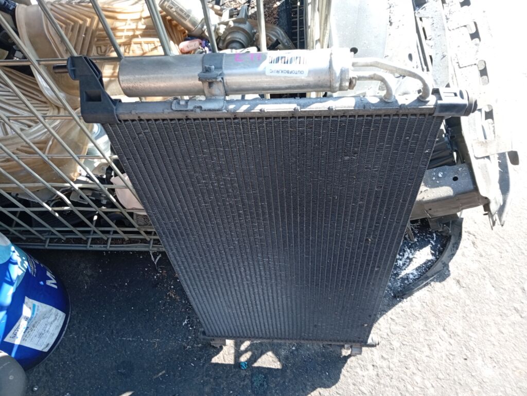 Радиатор кондиционера на Nissan Note E11 HR15DE 92110 1U600  92110 ED000  FX-267-3170  TD-267-3170