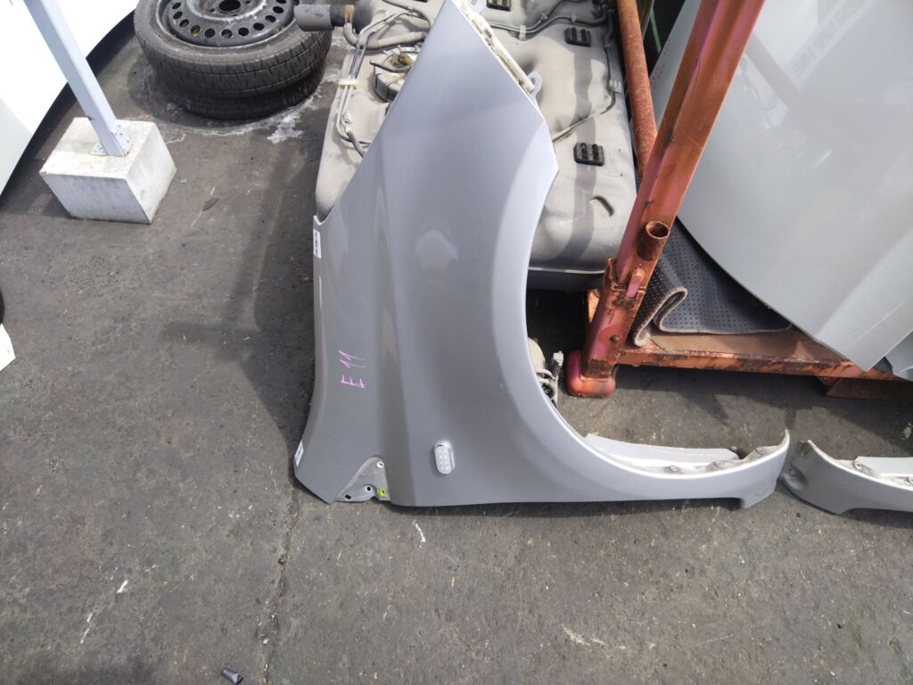 Крыло переднее на Nissan Note E11, Правое расположение