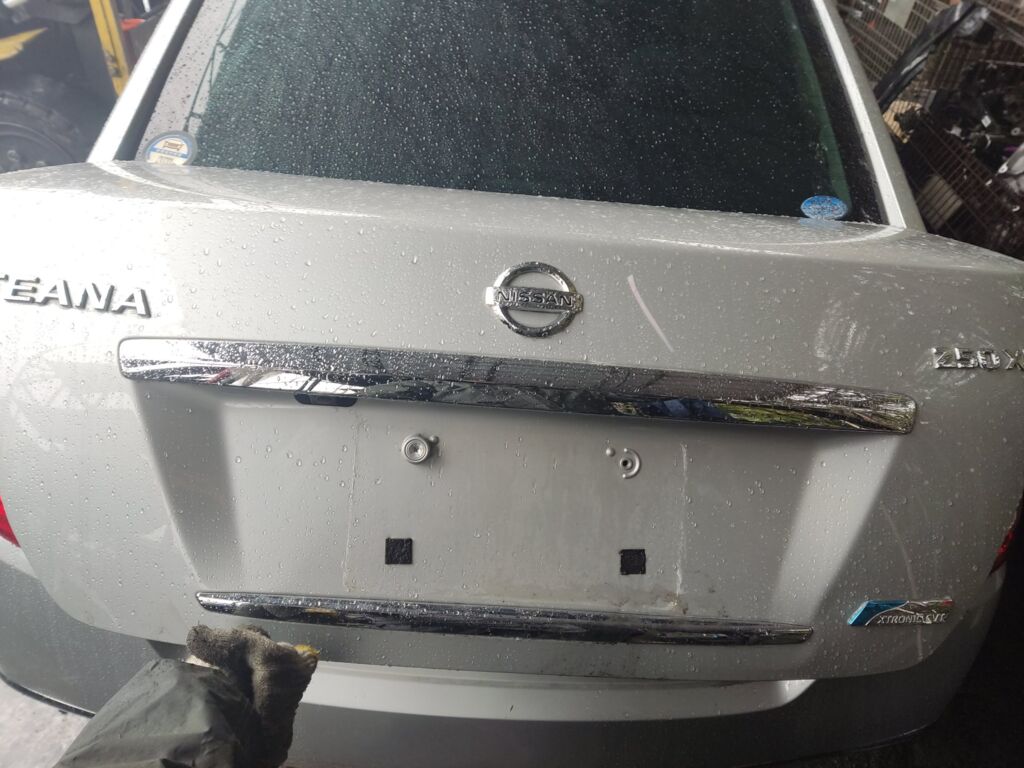 Крышка багажника на Nissan Teana J32