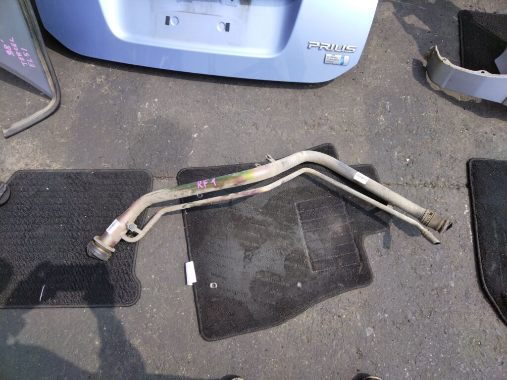 Заливная горловина топливного бака на Honda Stepwgn RF1 B20B