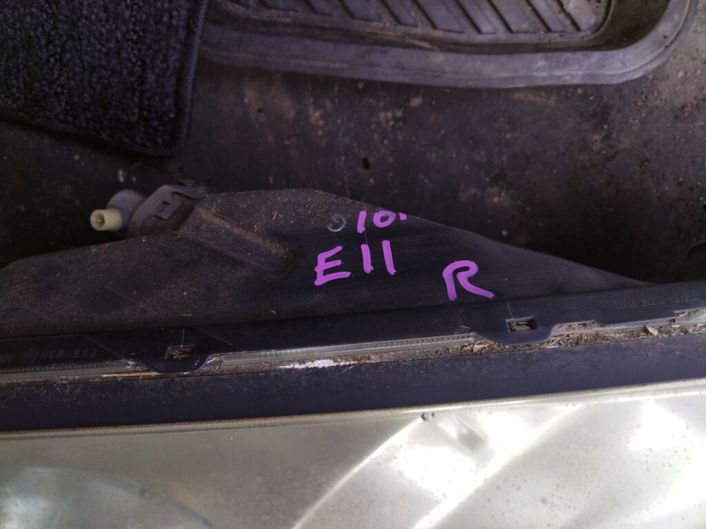 Фара на Nissan Note E11 H005, Правое расположение