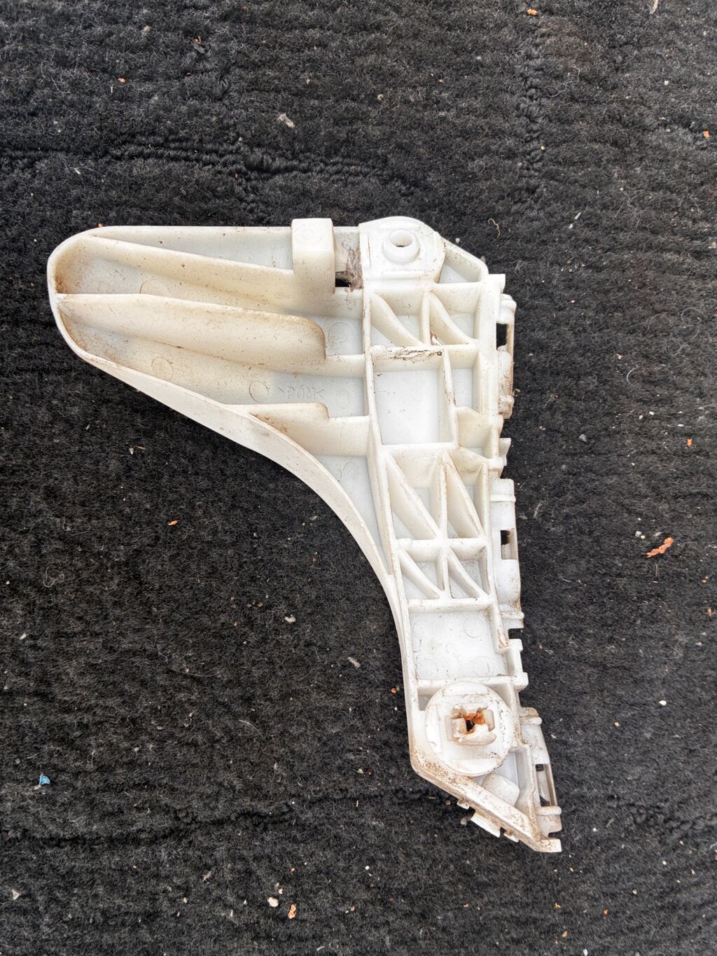 Крепление бампера на Toyota Ractis SCP100 52535-52080, Переднее Правое расположение