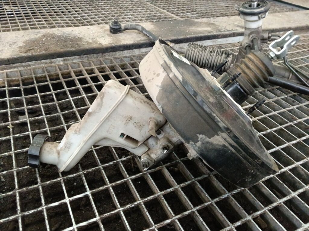 Главный тормозной цилиндр на Hyundai Ix35 LM G4KD 58500-2Z100  59110-2S000