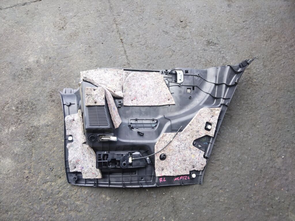 Обшивка багажника на Toyota Ractis NCP120 64740-52400, Заднее Левое расположение