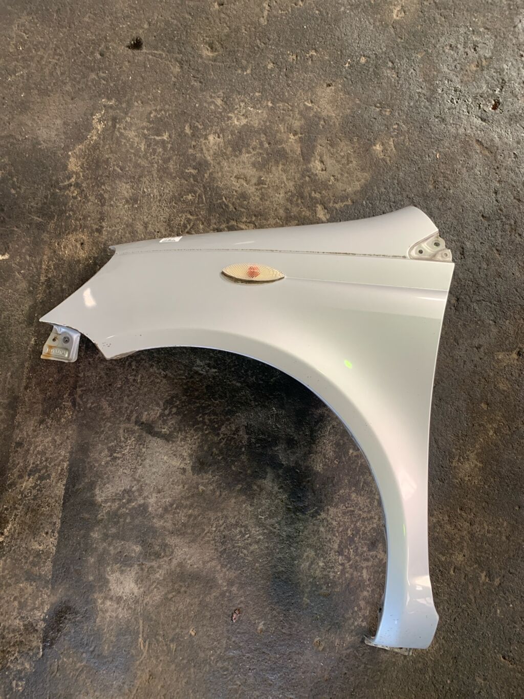 Крыло переднее на Toyota Vitz SCP10 53812-52010  TY10122AL, Левое расположение