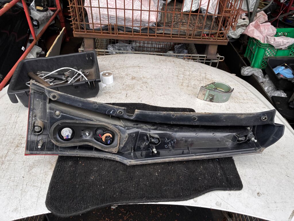 Стоп на Mitsubishi Grandis NA4W 220-87641, Левое расположение