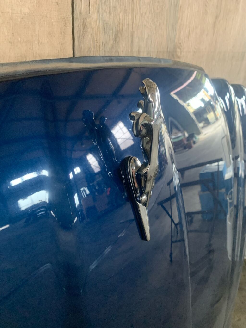 Капот на Jaguar Xj X308