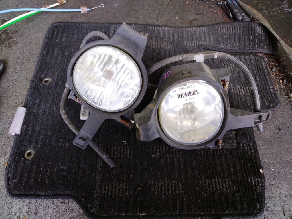 Туманка бамперная на Toyota Voxy ZRR70G 42-34