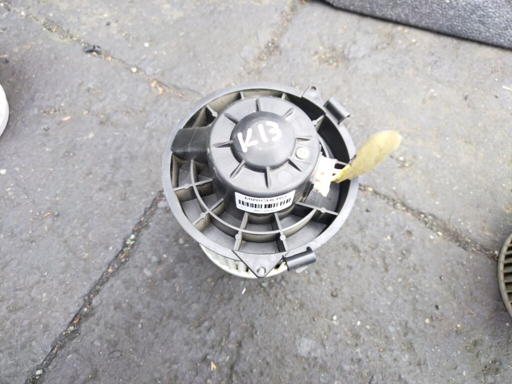 Мотор печки на Nissan March K13