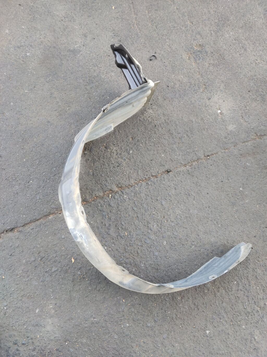 Подкрылок на Toyota Wish ZNE10G 1ZZ-FE 53875-68011  53875-68010  53875-68012, Переднее Правое расположение