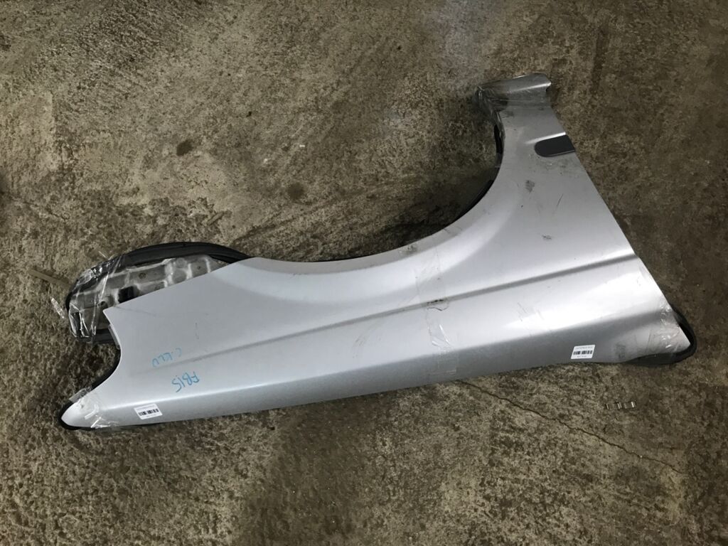 Крыло переднее на Nissan Sunny FB15, Правое расположение