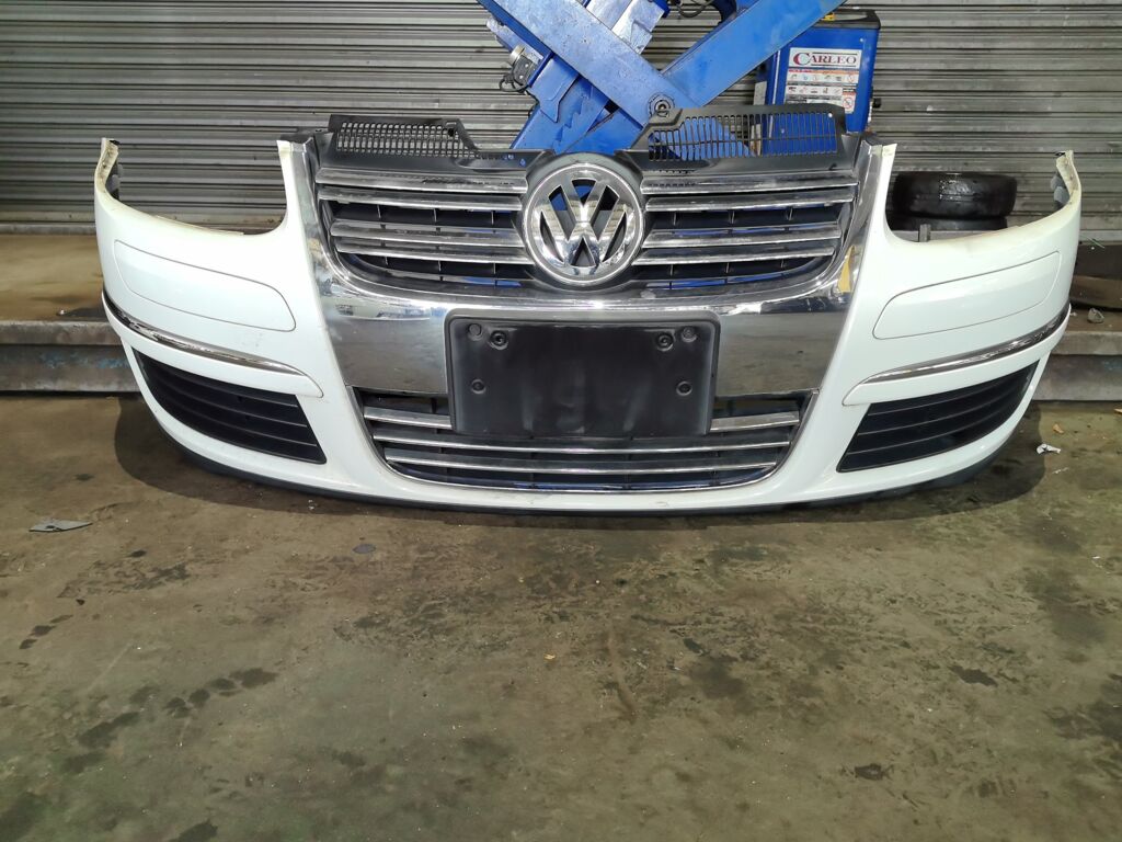 Бампер на Volkswagen Golf V 1K 1K0807221D, Переднее расположение