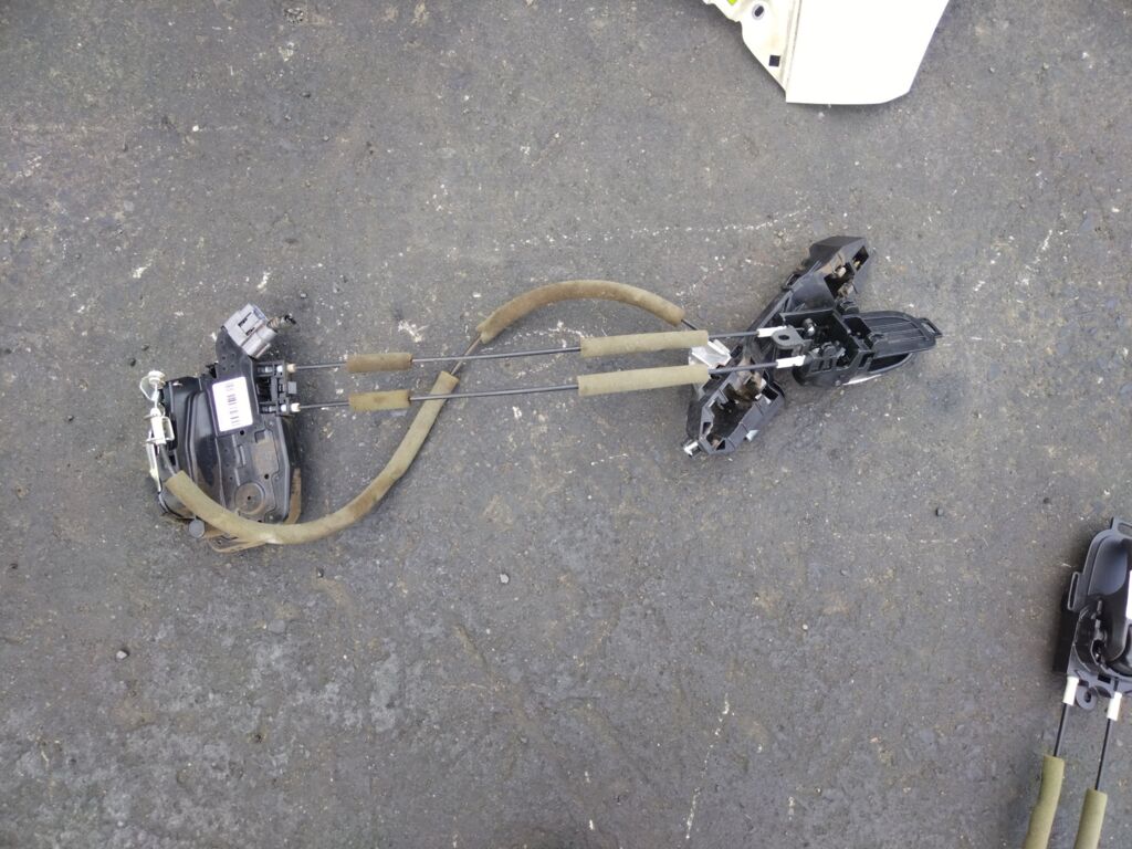 Замок двери на Nissan Note E11, Заднее Левое расположение