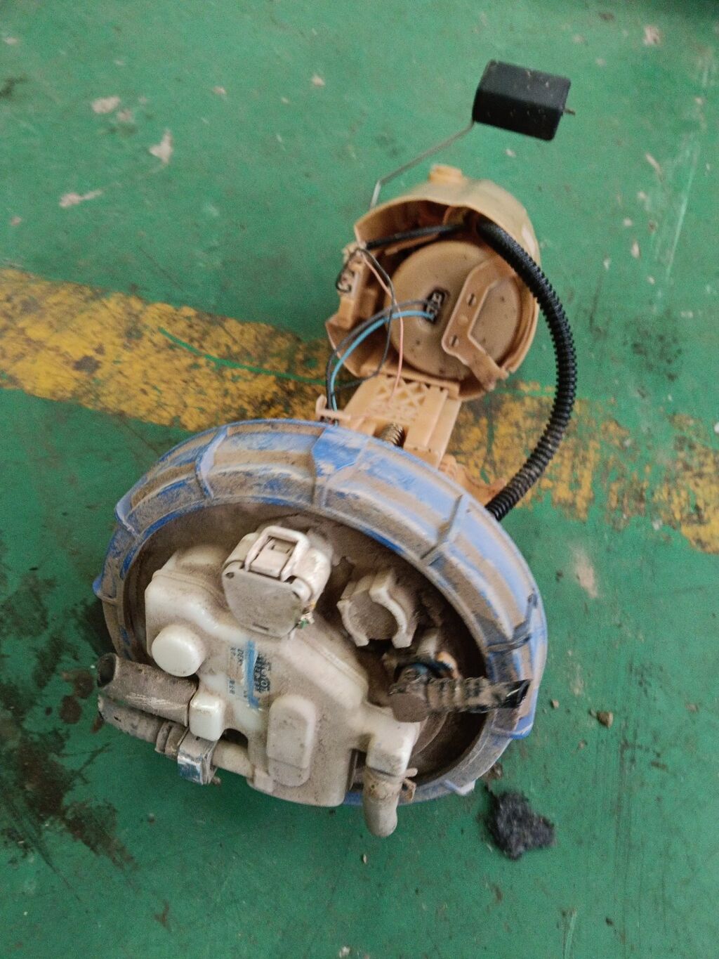 Бензонасос на Toyota Corolla ZZE150L 1ZR-FE 77020-02240