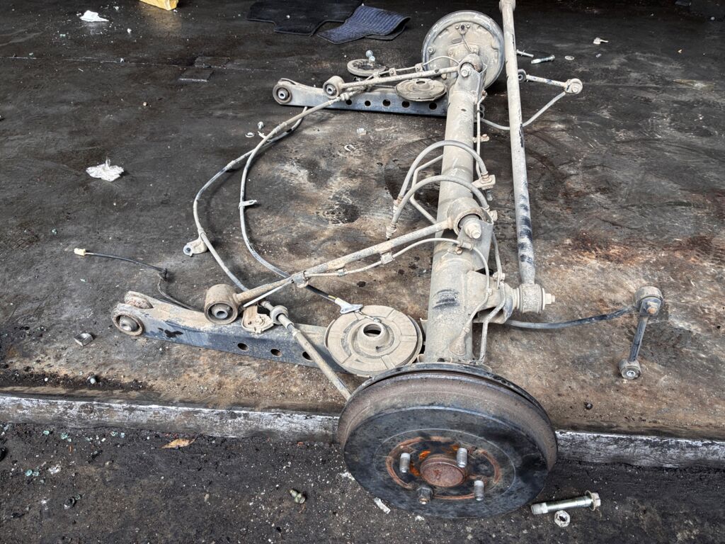 Балка подвески на Toyota Probox NCP51V 1NZ-FE, Заднее расположение