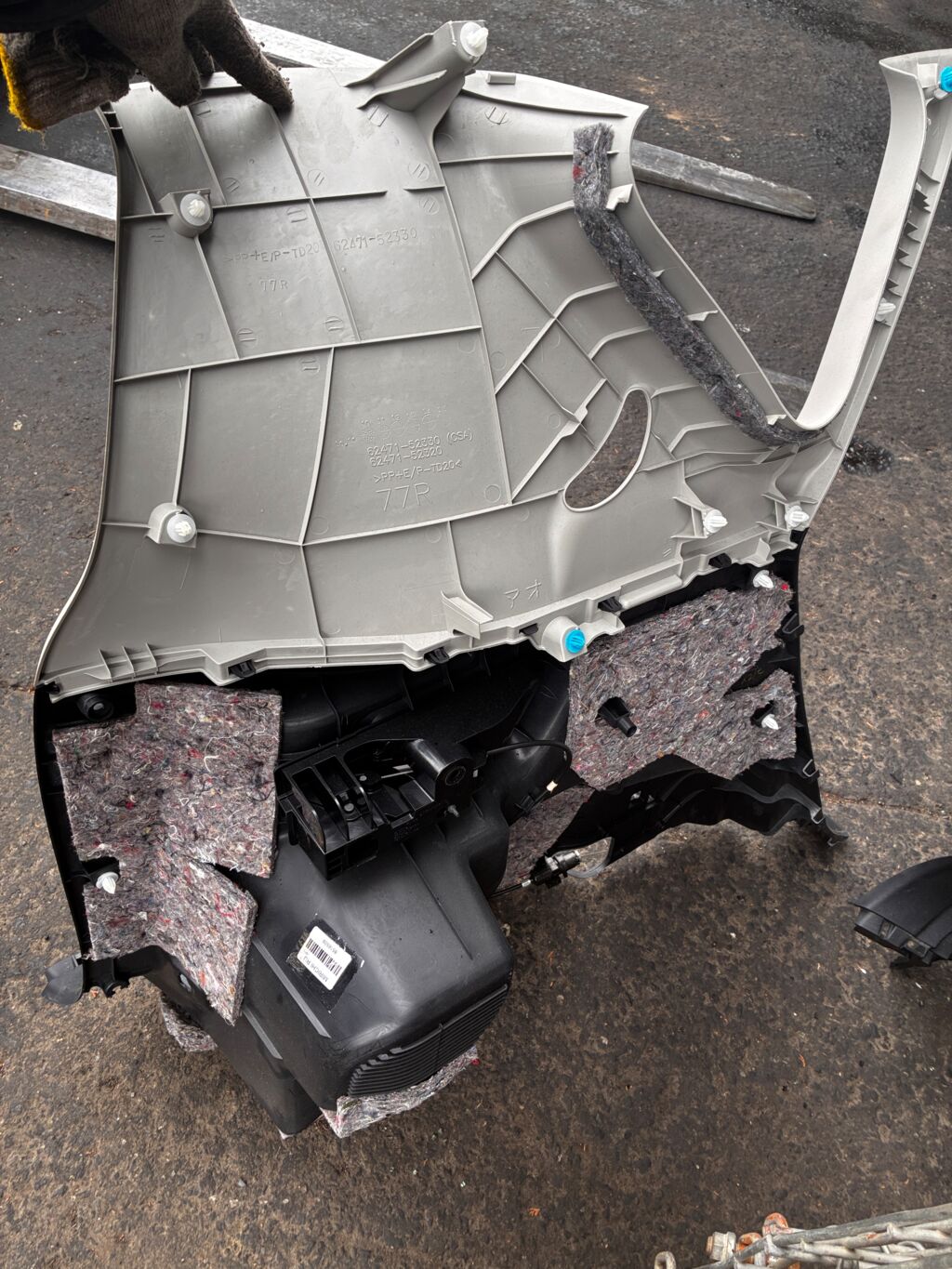Обшивка багажника на Toyota Ractis NCP120 64730-52360  62471-52330, Заднее Правое расположение