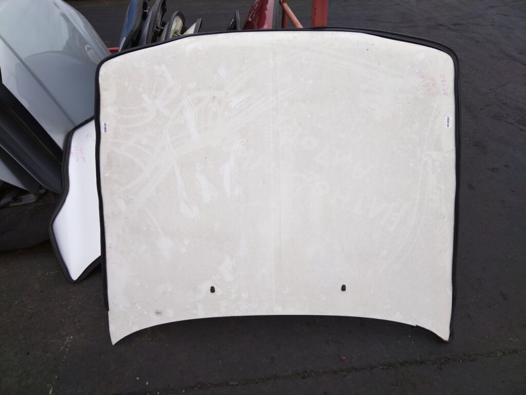 Капот на Toyota Carina AT170