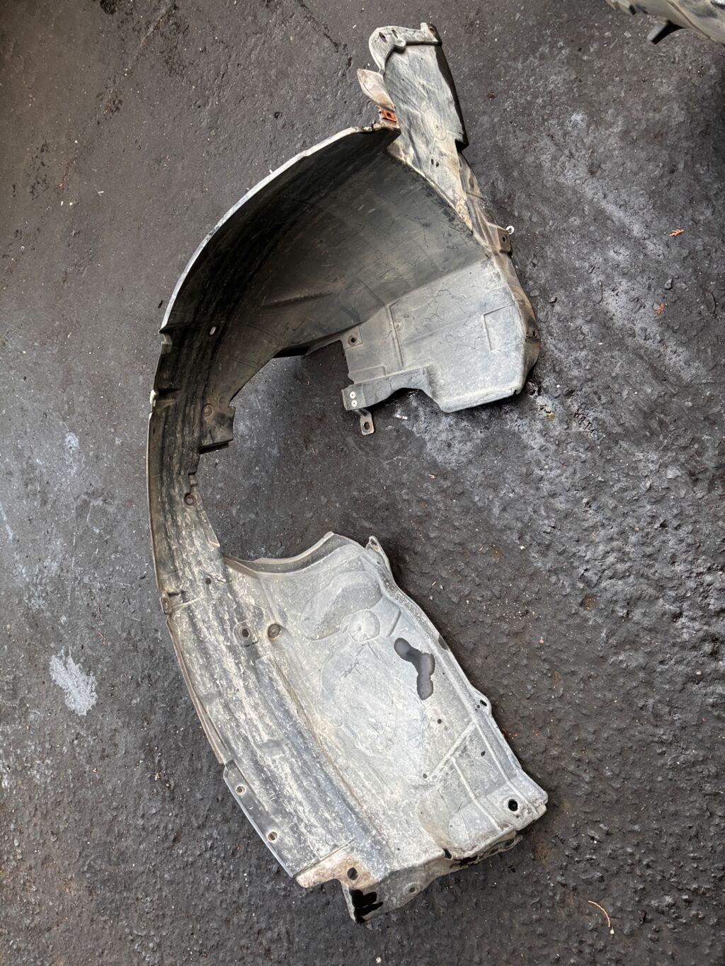 Подкрылок на Nissan Tiida C11 HR15DE 63842-ED05D, Переднее Правое расположение