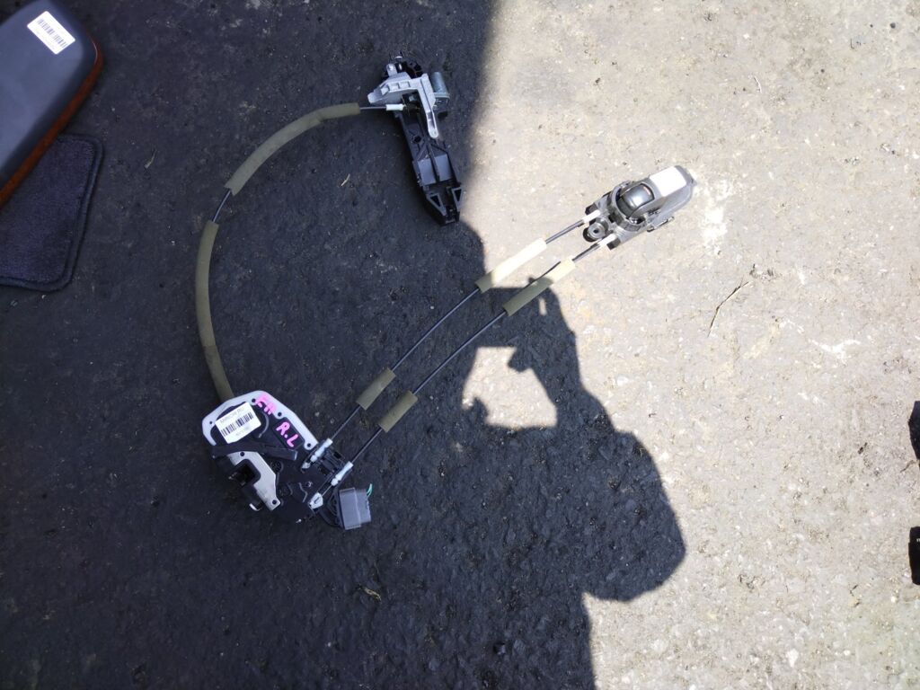 Замок двери на Nissan Note E11, Заднее Левое расположение