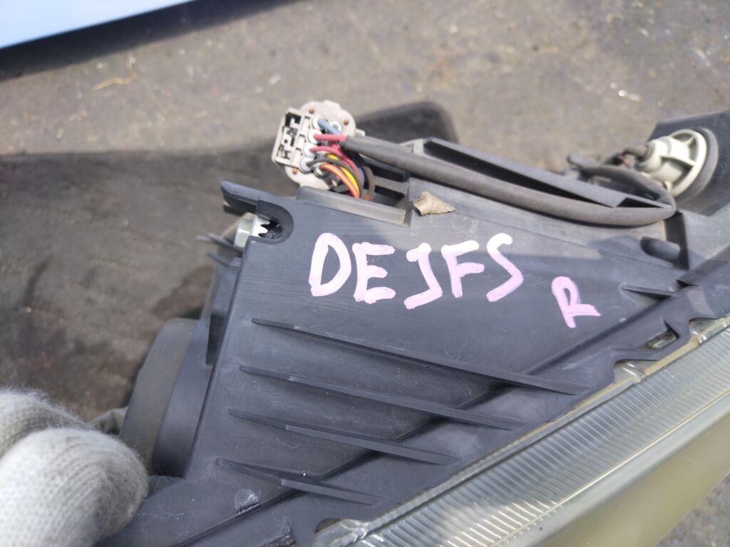 Фара на Mazda Demio DEJFS W0128, Правое расположение