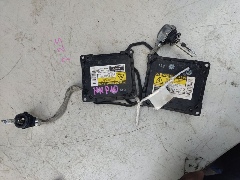 Блок розжига ксенона на Toyota Porte NNP10 85967-52030