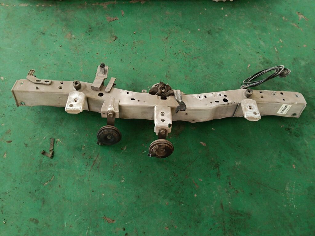 Планка телевизора на Toyota Corolla ZRE151L 1ZR-FE, Переднее Верхнее расположение
