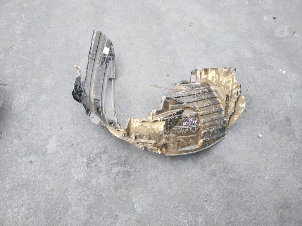 Подкрылок на Nissan March AK12 CR12DE 63842-CT00A, Переднее Правое расположение