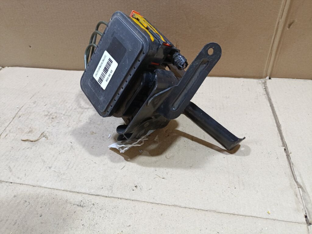 Блок ABS на Honda Stepwgn RF3 K20A Фото 2