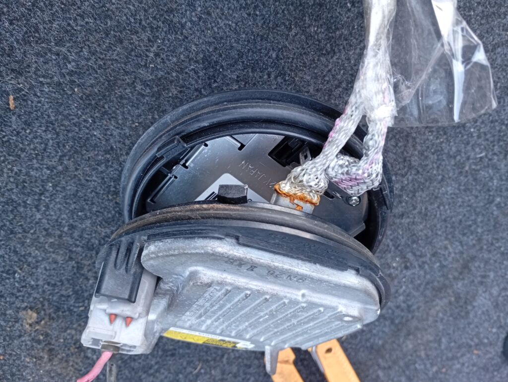 Блок розжига ксенона на Toyota Noah ZRR70G 85967-22080
