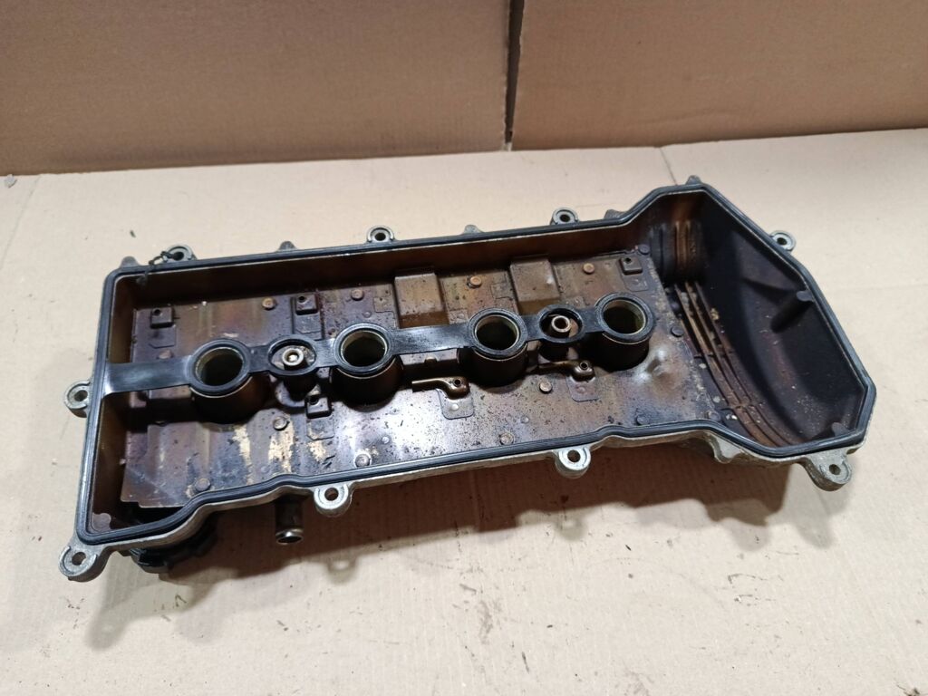 Клапанная крышка на Toyota Vista ZZV50 1ZZ-FE Фото 3