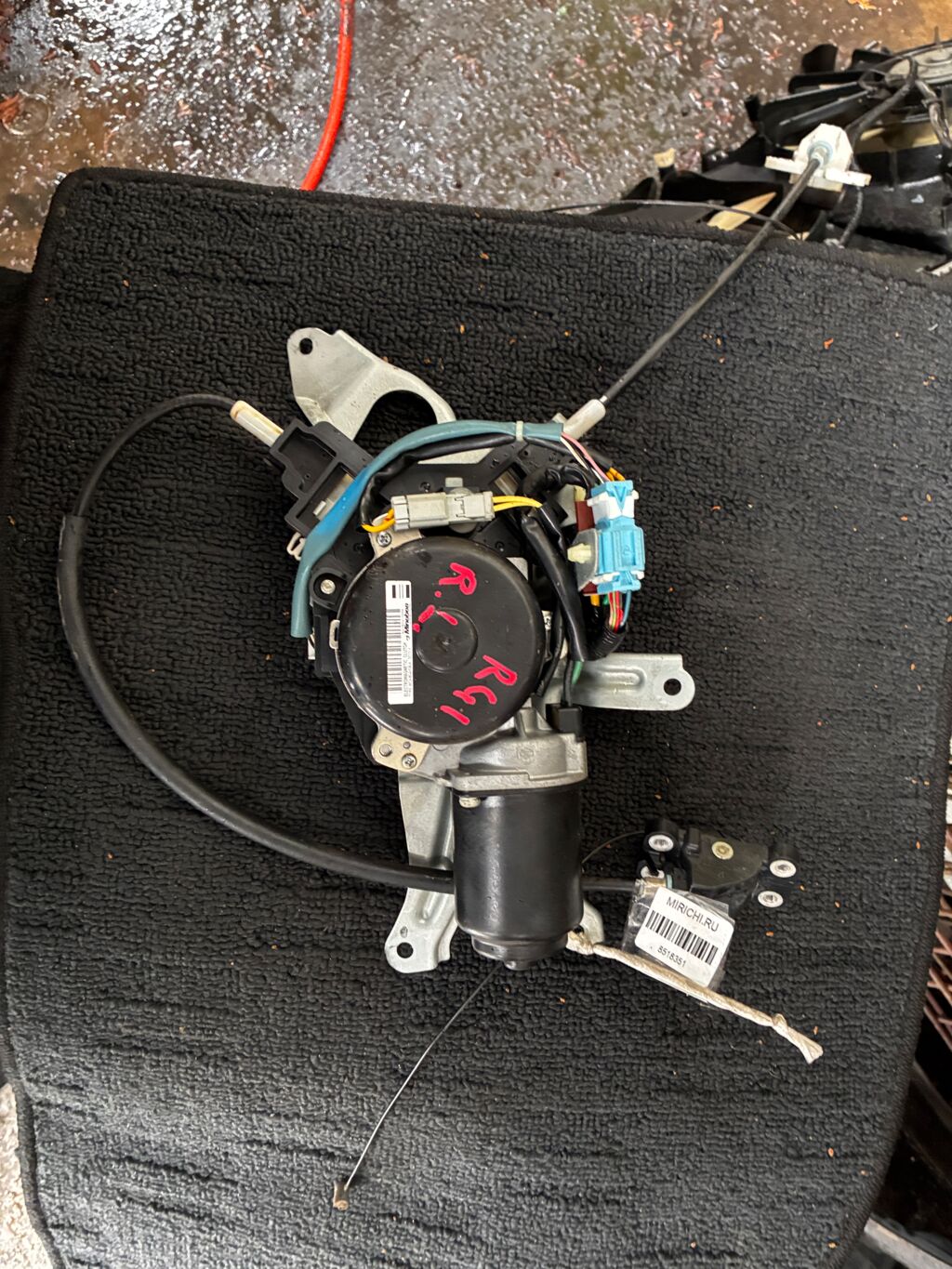 Доводчик двери на Honda Stepwgn RG1, Заднее Левое расположение