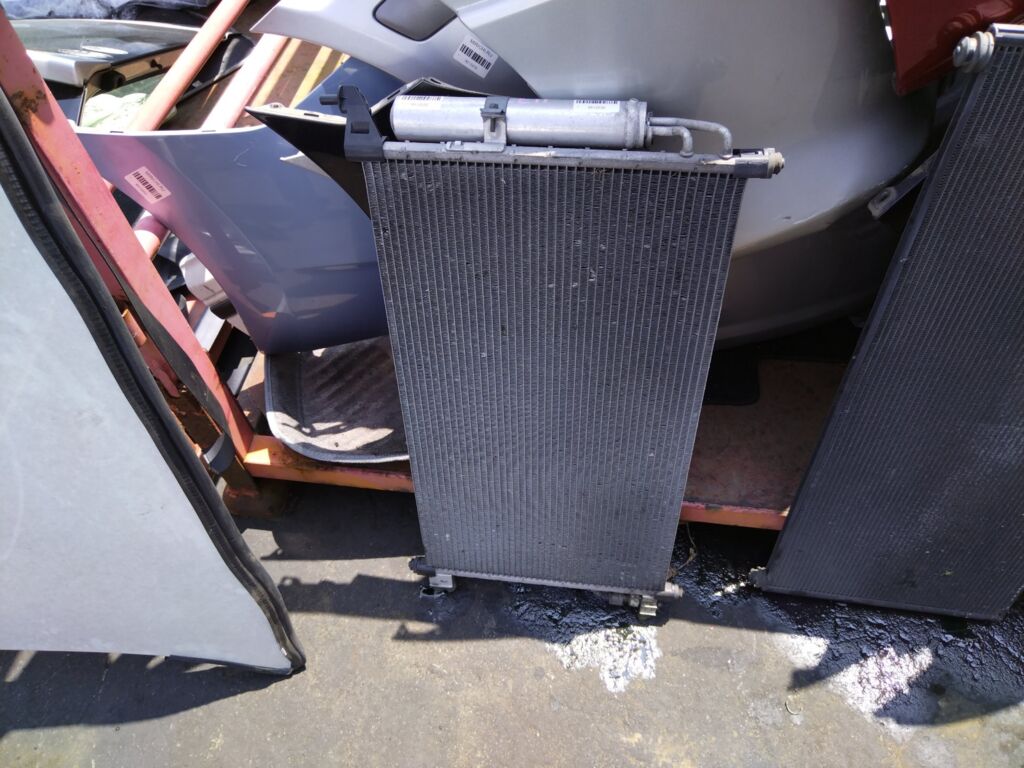 Радиатор кондиционера на Nissan Note E11 HR15DE 92110 1U600  92110 ED000  FX-267-3170  TD-267-3170