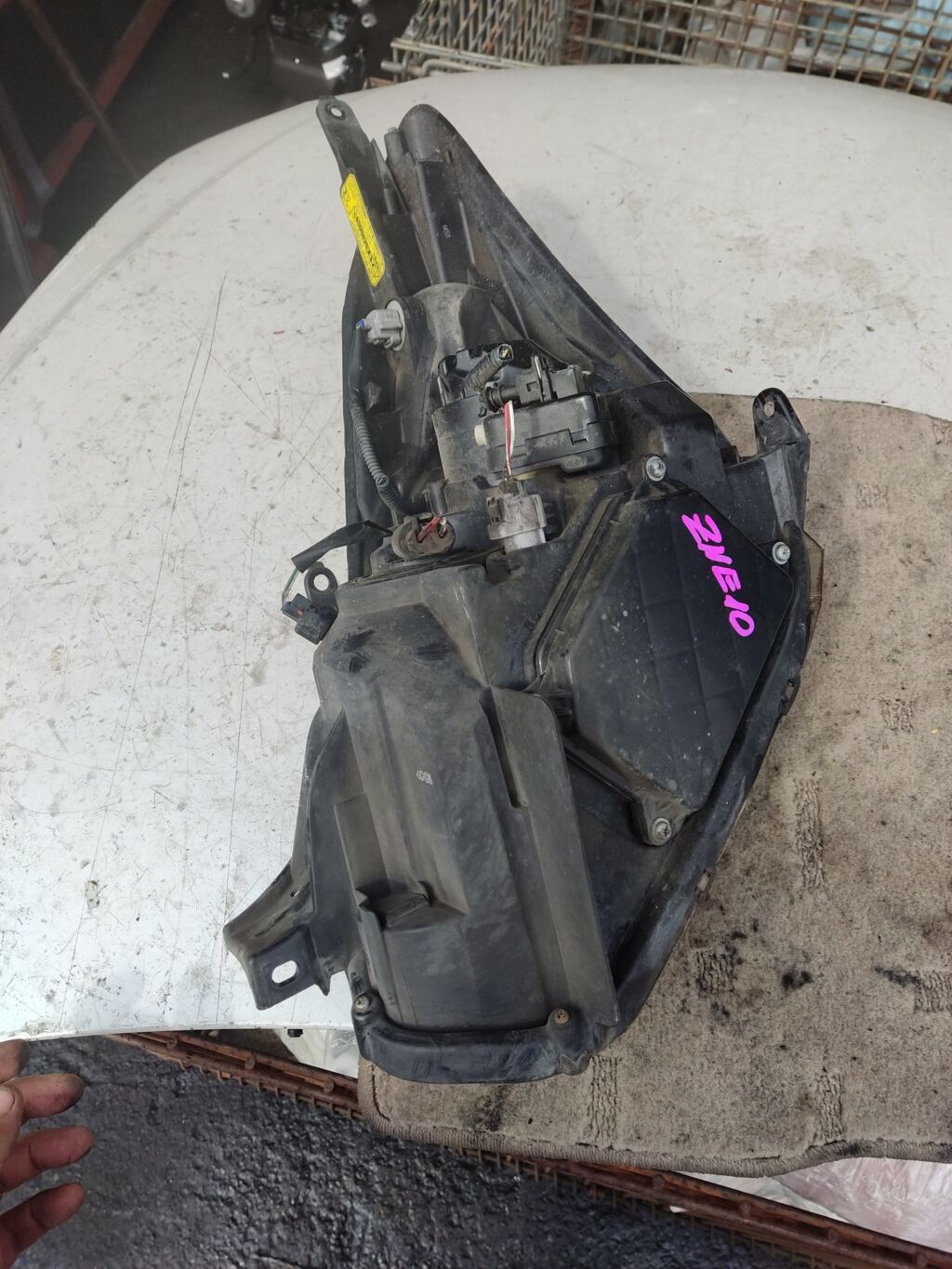 Фара на Toyota Wish ZNE10G 68-13, Правое расположение