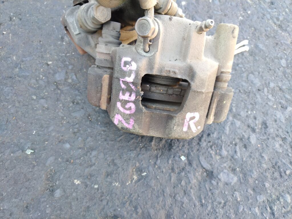 Суппорт на Toyota Wish ZGE20G 2ZR-FAE, Заднее расположение