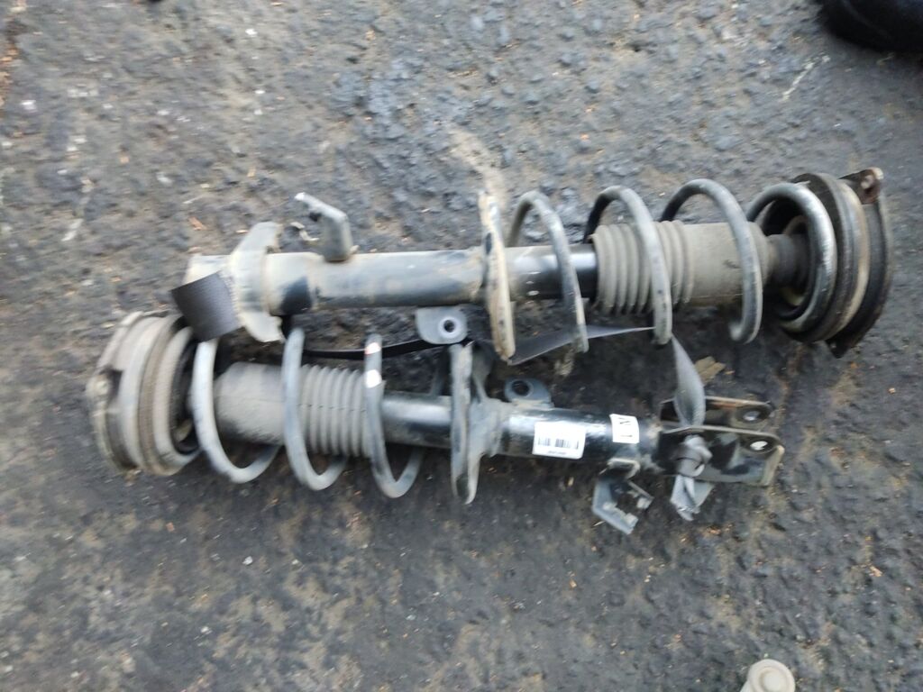 Стойка амортизатора на Nissan March AK12 CR12DE, Переднее расположение