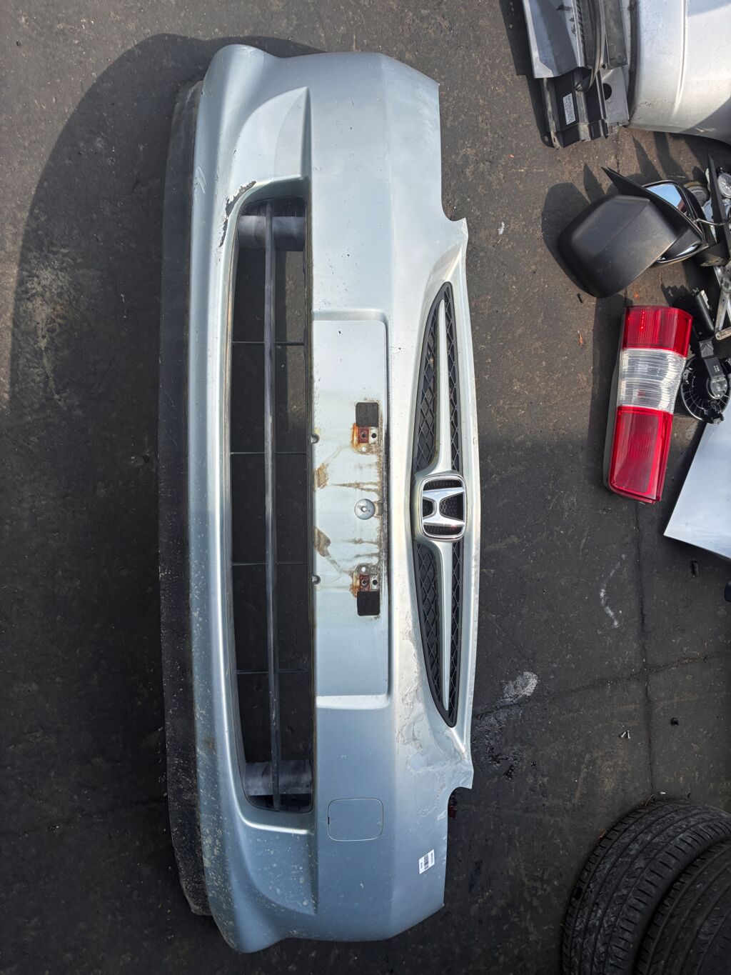 Бампер на Honda Fit GD1, Переднее расположение