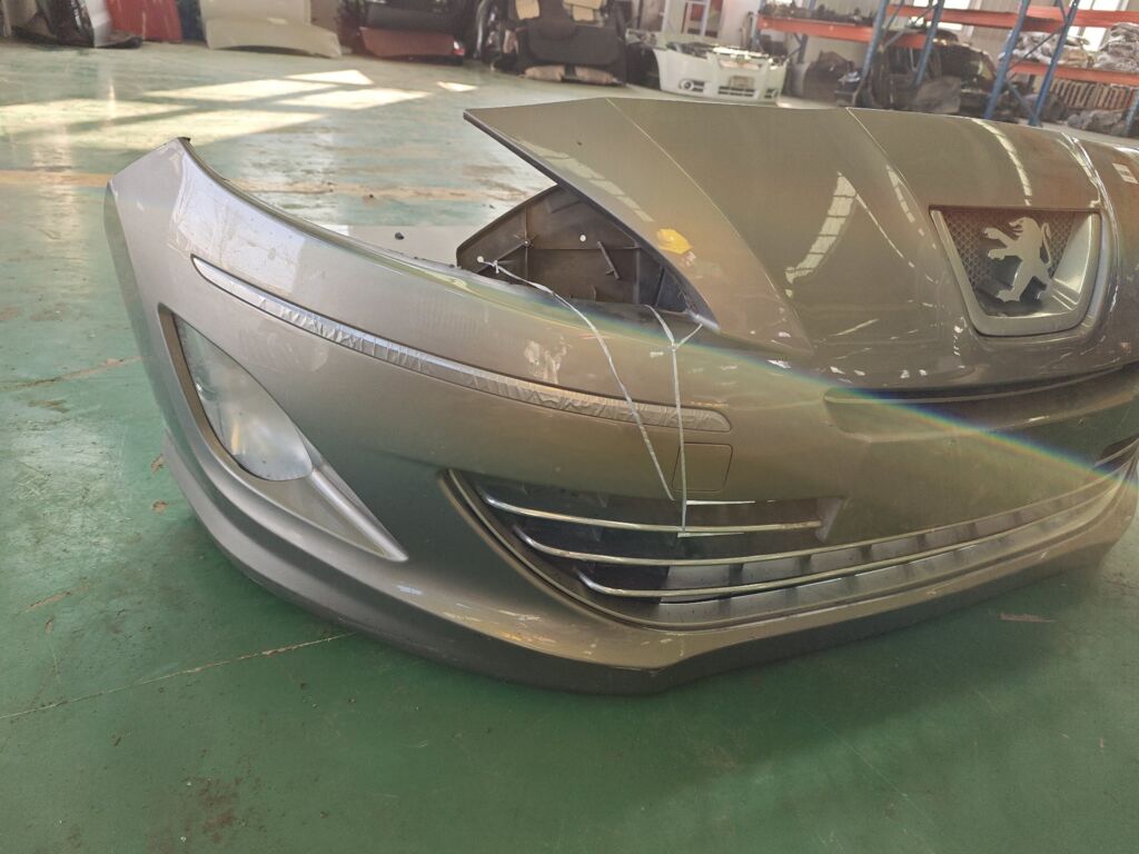 Бампер на Peugeot 408, Переднее расположение