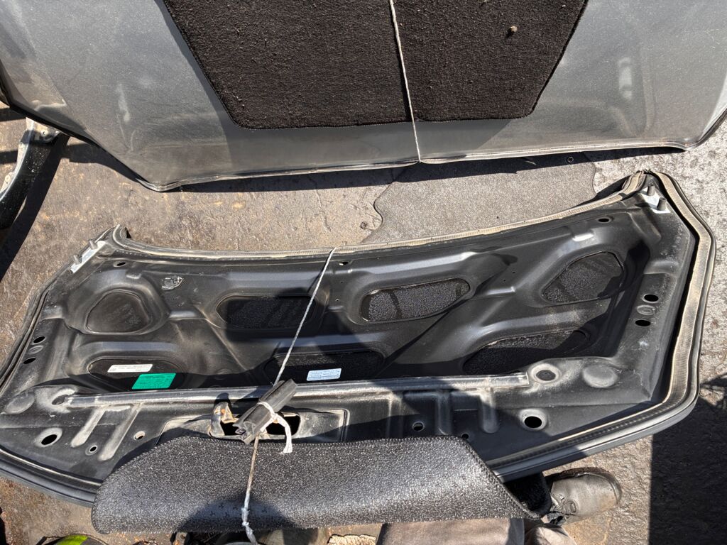Капот на Nissan Note E11