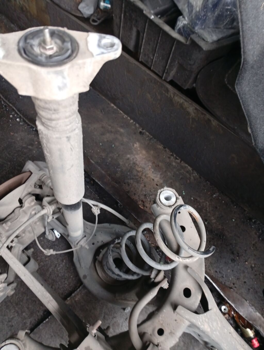 Амортизатор KF6928700 на Mazda Cx-5 KE2FW Фото 2