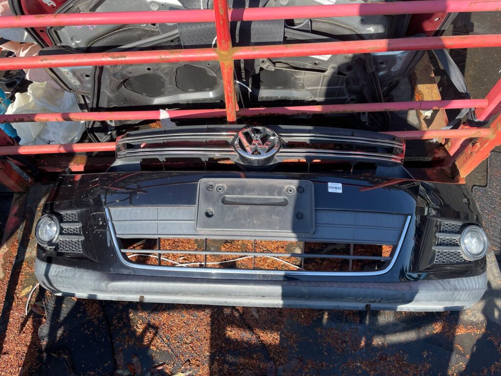 Бампер на Volkswagen Tiguan 5N 5N0807221K  5N0853677E, Переднее расположение