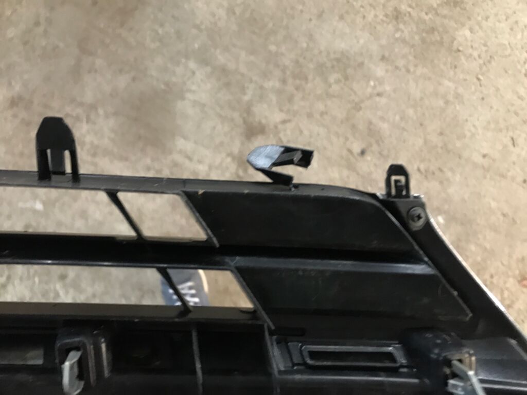 Решетка радиатора 53101-75010 на Toyota Sai AZK10 Фото 8