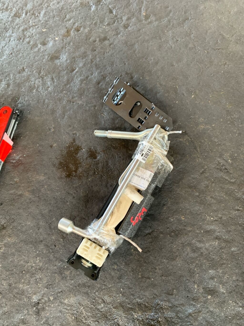 Домкрат на Mercedes-Benz C-Class Station Wagon S203.246 A2035830715  A2035830315  A2035830415  A2115830615  A2125800018  A2215830115