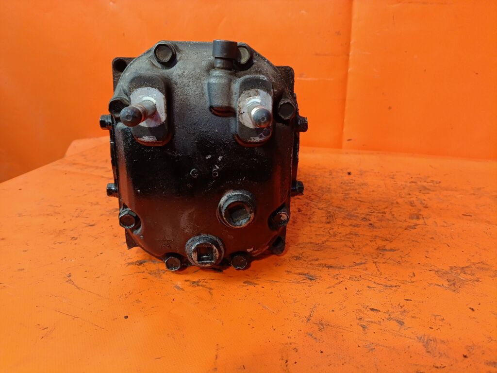 Редуктор на Subaru Forester SF5 EJ202 27011AA541, Заднее расположение