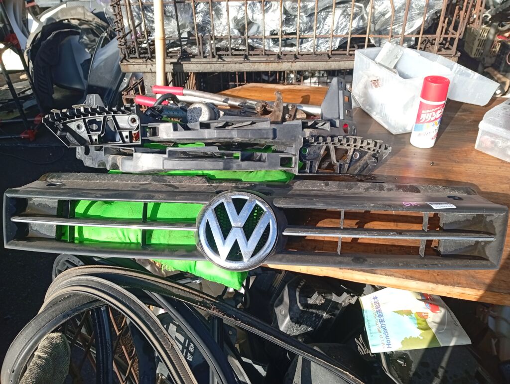 Решетка радиатора на Volkswagen Polo 6R 6R0853651C